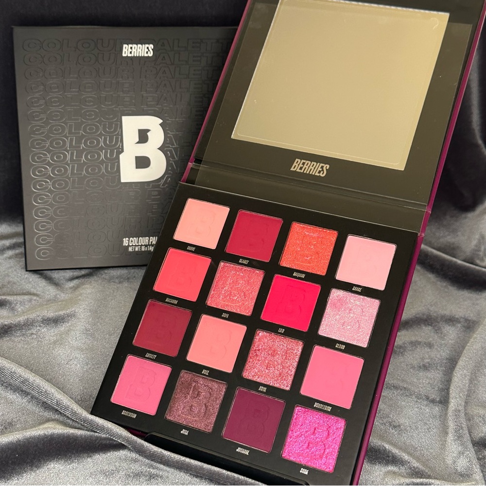 $18:BUC|Beauty Bay 16 Berries Palette